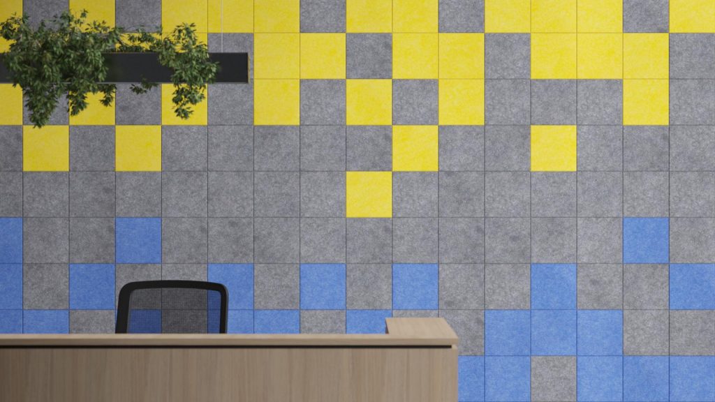 sivé, modré a žlté dizajnové obklady na stene recepcie