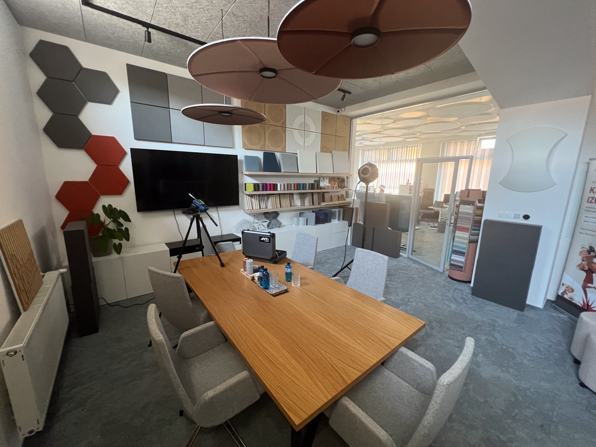 Decibel LF Rezonator